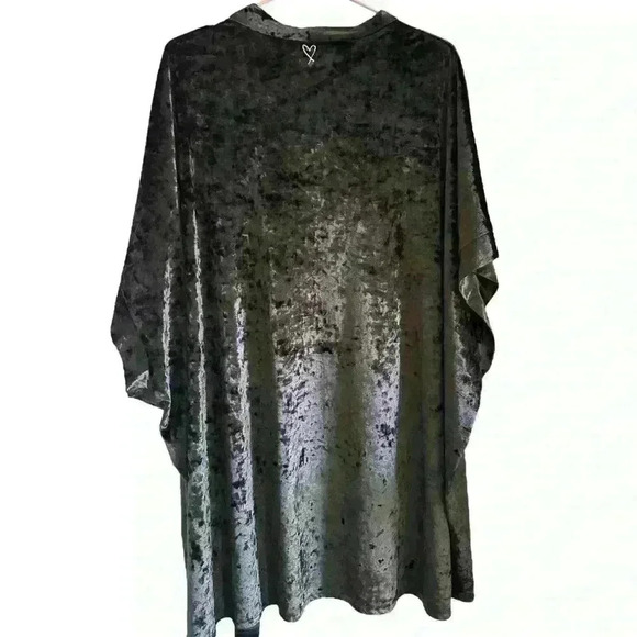 Victoria’s Secret Black/Green Velvet Robe - Picture 5 of 6